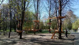 У Луцьку відкрили новий мотузковий парк (фото)