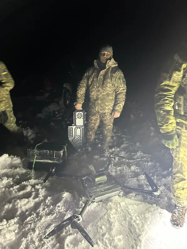 На Волині приземлили дрон з куривом, яке летіло до Польщі (фото)