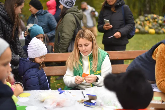 І для відвідувачів, і для тварин: у «Луцькому зоопарку» – «гарбузове» свято (фото)