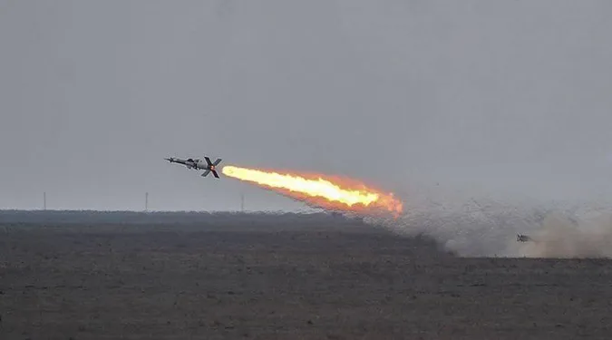 Окупанти вдарили ракетами в Дніпро: є поранені (відео)