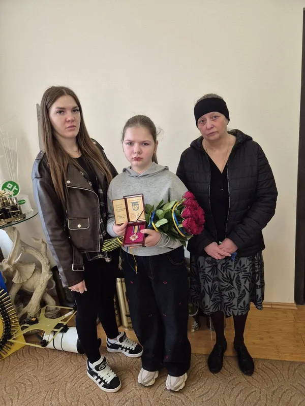 Родині полеглого воїна Дмитра Семенюка з Луцького району вручили його посмертну нагороду (фото)