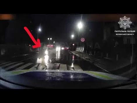 Не пропустив жінку: у Луцьку зловили п'яного за кермом BMW (відео)