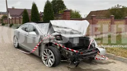 Tesla – вщент: вночі у Струмівці сталася ДТП (фото, відео)