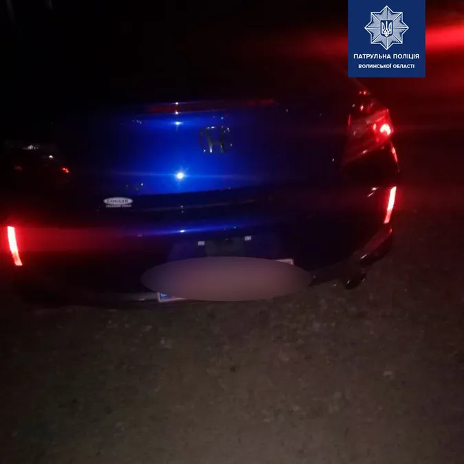 У Луцьку п’яний водій «чудив» на дорозі, а потім вискочив з авто і втікав від копів (фото)