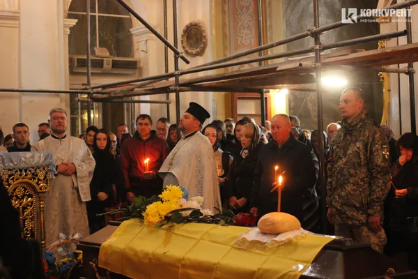 «Був доброю душею»: у  Луцьку попрощалися із воїном Юрієм Сапожником (фото, відео)