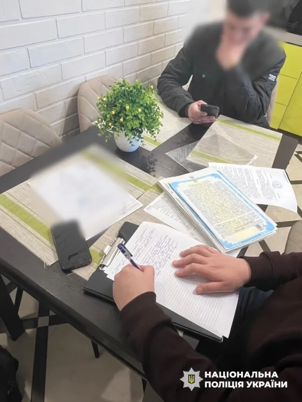 Вилучили гроші, авто, мотоцикли: керівників ТЦК по всій країні «трусила» поліція (фото)