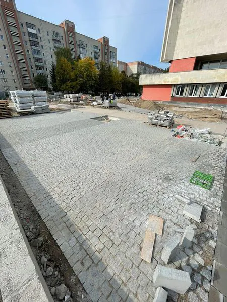 Показали, що зробили на площі перед луцьким РАЦСом (фото)