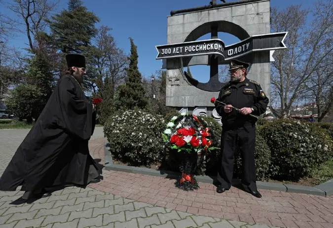 В окупованому Севастополі загарбники попрощались з «Москвою» (фото)