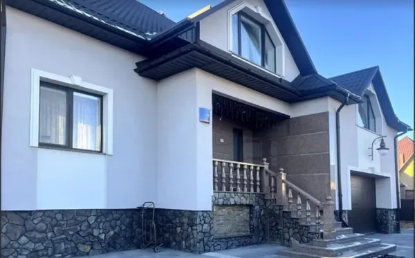 У Луцьку продають розкішний будинок мрії за понад 30 мільйонів гривень (фото)