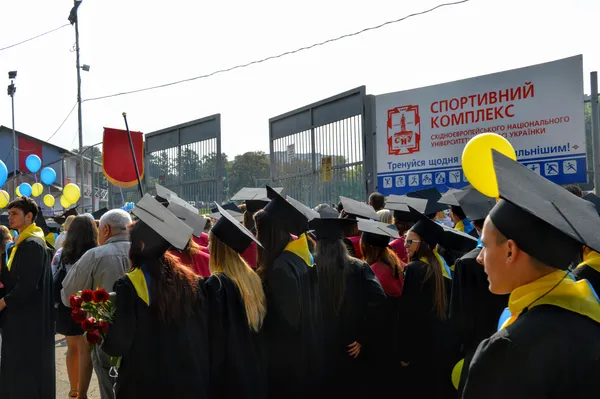 Зробивши добряче коло, «першачки» дійшли до місця призначеня – стадіону