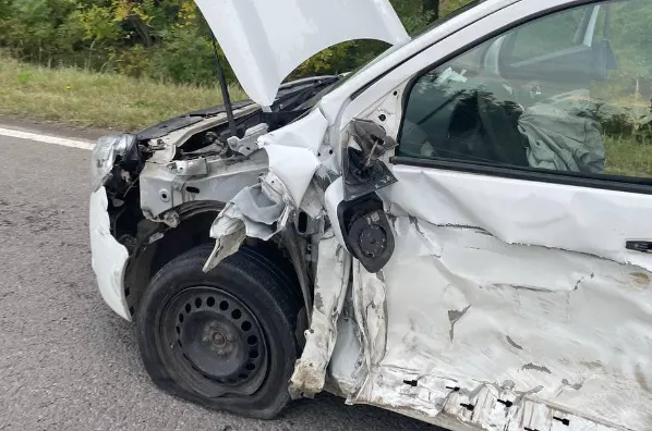 На Волині два авто зіткнулись через неуважних водіїв (фото)