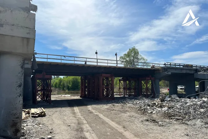 Рух Житомирською трасою для вантажівок відновлять наприкінці травня