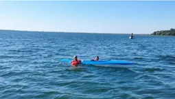 Перекинулися на байдарці: на Світязі з води дістали двох чоловіків (фото)