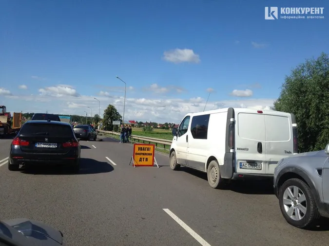 У Рованцях – аварія: потовчені чотири автівки (відео, фото, оновлено)