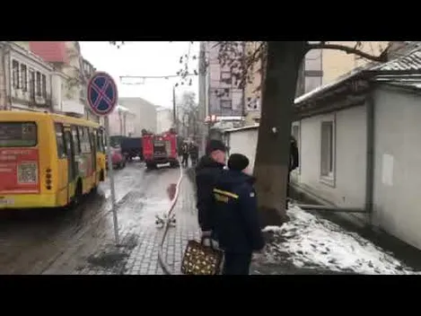 У центрі Луцька – пожежа біля міськради (фото, відео)