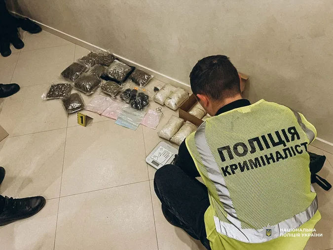 На Волині «накрили» ділків, які збували наркотики на понад 5 млн грн (фото, відео)