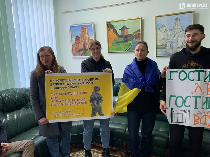 Активісти таки змогли потрапити на сесію Луцькради, попри перешкоджання охорони