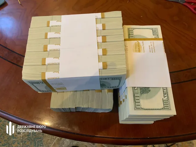 Відмивали мільйони доларів: ДБР розкрило схему виведення коштів російських бізнесменів з країни (фото, відео)