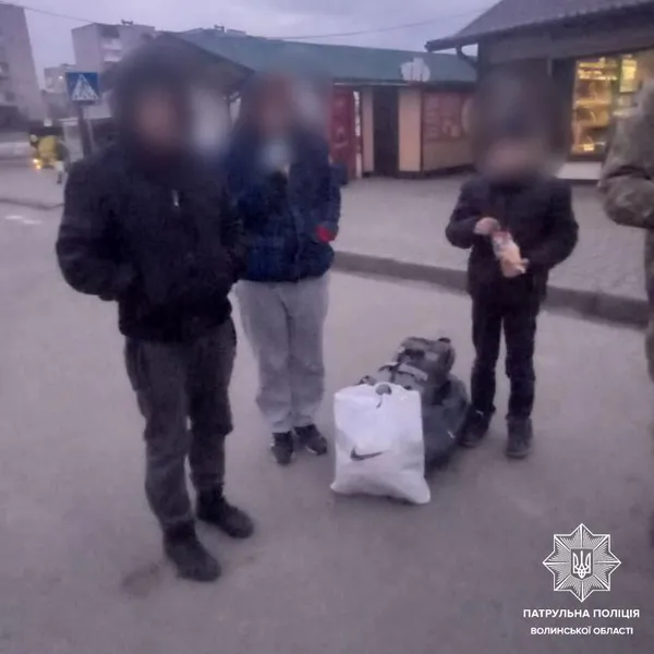 У Луцьку патрульні допомогли сім'ї з Харкова, яка не могла виїхати з міста (фото)