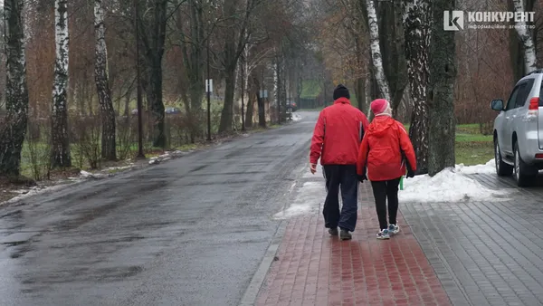 Тлін, безвихідь і бігуни: різдвяний ранок у луцькому парку (депресивні фото)