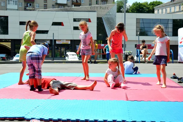 Як у луцькому Сіті Парку велике дитяче свято спорту відзначали (фото)