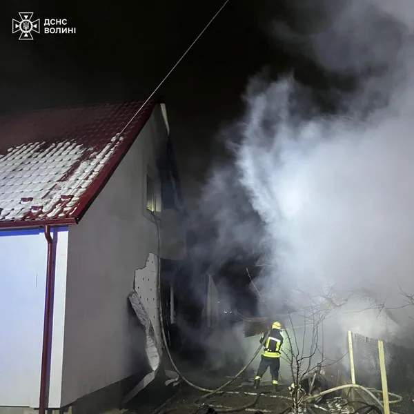 Увечері під Луцьком горів житловий будинок (фото)