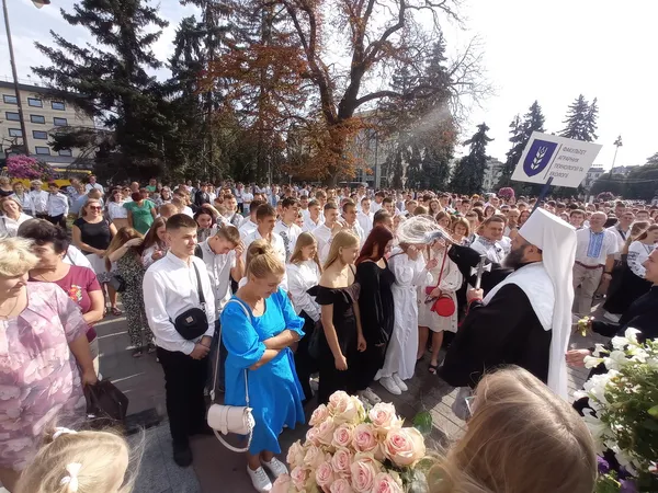 Помолився й окропив водою: митрополит Михаїл благословив «першачків» ЛНТУ (фото)