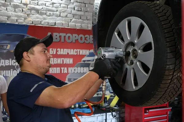 Давно мріяв про власну справу: ветеран з Волині відкрив СТО завдяки держгранту (фото)