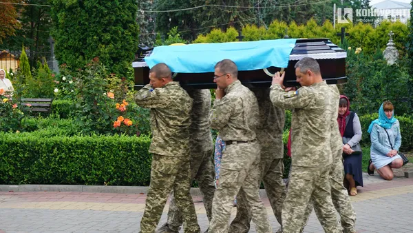 Луцьк у траурі: попрощалися із загиблим Героєм Валерієм Федюком (фото)