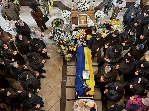 У Володимирі попрощалися із загиблим на війні захисником Анатолієм Крагликом (фото)