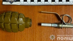 На Волині затримали «бізнесмена», який продавав гранату Ф-1 і запал до неї (фото)