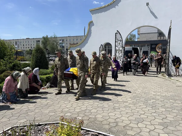 Повернувся «на щиті» через півтора року: у Ковелі попрощалися з воїном Михайлом Філіпчуком (фото)