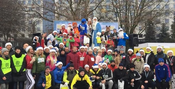 Сотні «Миколайчиків» та Сант: як в Україні та світі бігали за духом Різдва (фото)