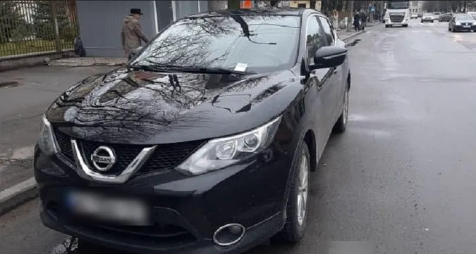 У Луцьку муніципали оштрафували водіїв, які припаркувалися біля зупинки (фото)
