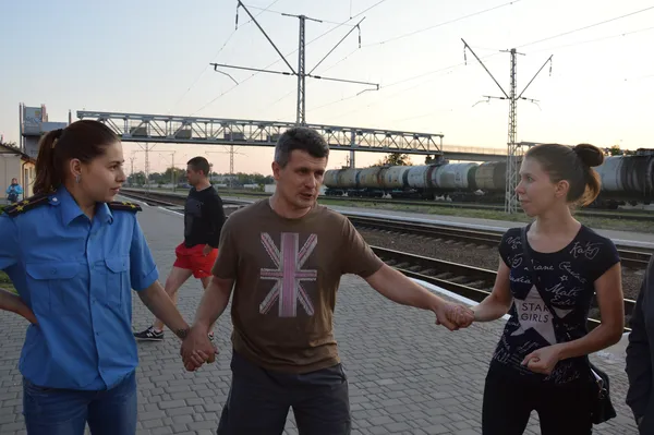 Хоча надворі 6 година ранку і всі не спали цілу ніч, настрій у команди веселий