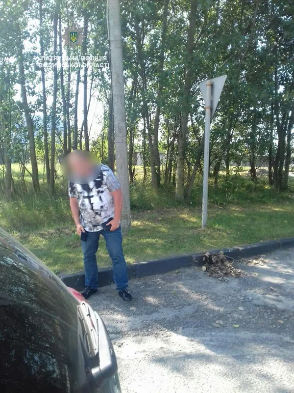 Киянин за 400 гривень хотів «відмазатися» від волинських патрульних (фото)