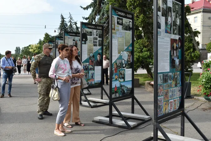 У Луцьку просто неба презентували виставку «Комунізм = Рашизм» (фото)