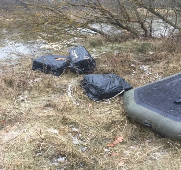 На Волині затримали контрабандистів з 4 тисячами пачок сигарет