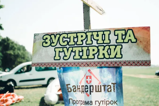 На «Бандерштат» пустили спецмаршрутки