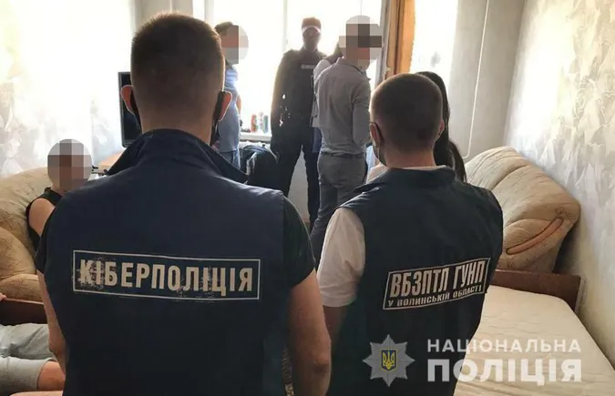 Мав понад 30 вебресурсів: у Луцьку затримали адміністратора порносайтів (фото)