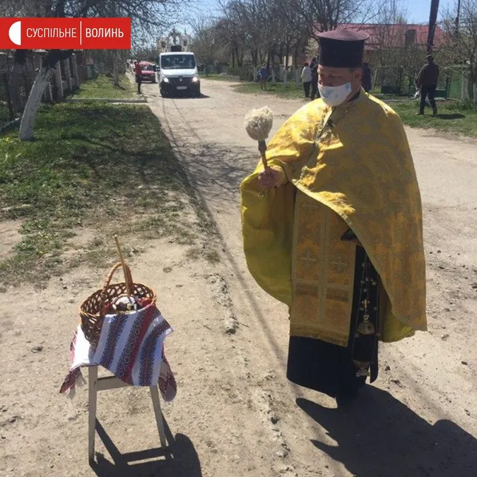 Як лучани освячували паски вздовж вулиці (фото)