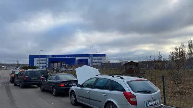 «Гуманітарка» з Maybach та Audi: без мит вже ввезено 20 тисяч авто, і це створює проблеми