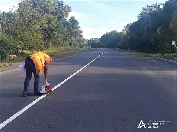 На волинських дорогах перевірили якість нової розмітки (фото)