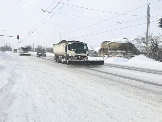 Дорожники долають наслідки циклону на автошляхах Волині (фото)