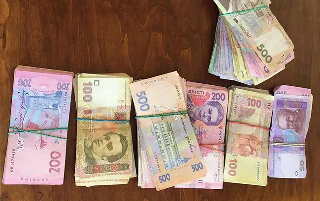 Понад 40% українців живуть від зарплати до зарплати