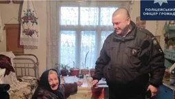На Волині жінка наскаржилася офіцеру громади на сина, який пиячить