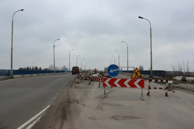 Розповіли, на якому етапі ремонт луцьких мостів 