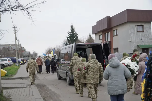 У Володимирі провели в останню дорогу полеглого воїна Олександра Кіндру (фото)