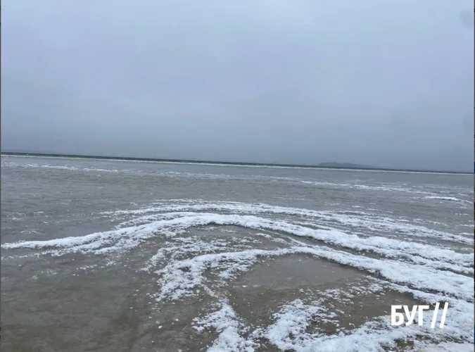 Світязь вкрився кригою: як виглядає популярне озеро взимку (фото)