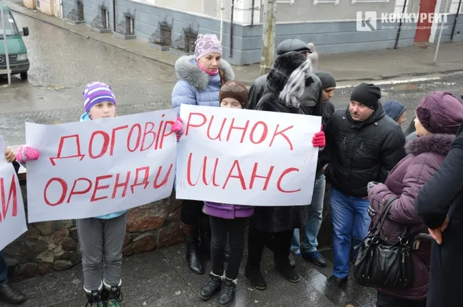 Підприємці ринку «Шанс» пікетували під Луцькою міськрадою. Безуспішно